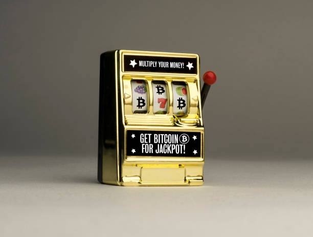 royal707 Crash game interface showing multiplier climb and cash-out button
